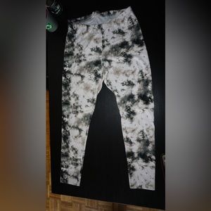 Old Navy Black and White Tie-Dye Leggings